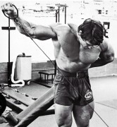 Арнольд Шварценеггер (Arnold Schwarzenegger) - сканы из журнала "Америка" 83a423477600880