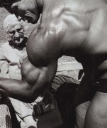 Арнольд Шварценеггер (Arnold Schwarzenegger) - сканы из журнала "Америка" 87b394477600225