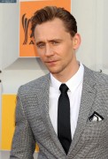 Том Хиддлстон (Tom Hiddleston) 51st Academy of Country Music Awards at MGM Grand Garden Arena in Las Vegas, 03.04.2016 (75xНQ) 10e2ef478763116