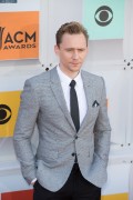 Том Хиддлстон (Tom Hiddleston) 51st Academy of Country Music Awards at MGM Grand Garden Arena in Las Vegas, 03.04.2016 (75xНQ) 50d3be478762328