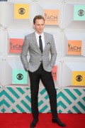 Том Хиддлстон (Tom Hiddleston) 51st Academy of Country Music Awards at MGM Grand Garden Arena in Las Vegas, 03.04.2016 (75xНQ) 63b173478762632