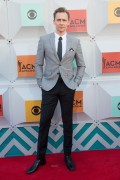 Том Хиддлстон (Tom Hiddleston) 51st Academy of Country Music Awards at MGM Grand Garden Arena in Las Vegas, 03.04.2016 (75xНQ) 8bdd0d478762187