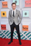 Том Хиддлстон (Tom Hiddleston) 51st Academy of Country Music Awards at MGM Grand Garden Arena in Las Vegas, 03.04.2016 (75xНQ) 99a27d478762244