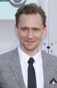 Том Хиддлстон (Tom Hiddleston) 51st Academy of Country Music Awards at MGM Grand Garden Arena in Las Vegas, 03.04.2016 (75xНQ) A94a0b478762437