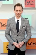 Том Хиддлстон (Tom Hiddleston) 51st Academy of Country Music Awards at MGM Grand Garden Arena in Las Vegas, 03.04.2016 (75xНQ) Aac7a6478762262