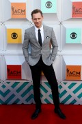 Том Хиддлстон (Tom Hiddleston) 51st Academy of Country Music Awards at MGM Grand Garden Arena in Las Vegas, 03.04.2016 (75xНQ) Afd9c1478762159