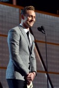 Том Хиддлстон (Tom Hiddleston) 51st Academy of Country Music Awards at MGM Grand Garden Arena in Las Vegas, 03.04.2016 (75xНQ) Bc6cff478762215