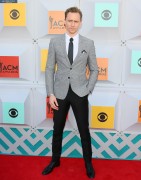 Том Хиддлстон (Tom Hiddleston) 51st Academy of Country Music Awards at MGM Grand Garden Arena in Las Vegas, 03.04.2016 (75xНQ) Dc1b36478762869