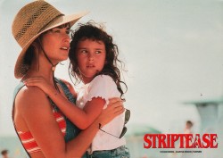 Стриптиз / Striptease (Деми Мур, Берт Рейнолдс, Арманд Ассанте, Винг Реймз, 1996)  90b05a480569506