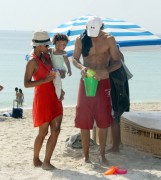 Холли Берри (Halle Berry) on the beach (93xHQ) 4dab44480738226