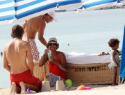 Холли Берри (Halle Berry) on the beach (93xHQ) Beceb5480738215