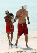 Холли Берри (Halle Berry) on the beach (93xHQ) Dbd76e480738145