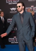 Крис Эванс (Chris Evans) Captain America Civil War Premiere at The Dolby Theatre (Hollywood, April 12, 2016) (176xHQ) 2ba577488134947