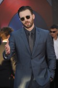 Крис Эванс (Chris Evans) Captain America Civil War Premiere at The Dolby Theatre (Hollywood, April 12, 2016) (176xHQ) 2e2dc9488134642