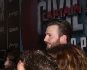 Крис Эванс (Chris Evans) Captain America Civil War Premiere at The Dolby Theatre (Hollywood, April 12, 2016) (176xHQ) 344c95488133751