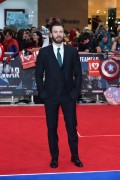 Крис Эванс (Chris Evans) European film premiere of 'Captain America Civil War' at Vue Westfield in London, England (April 26, 2016) (16xHQ) 387166488137130