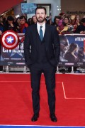 Крис Эванс (Chris Evans) European film premiere of 'Captain America Civil War' at Vue Westfield in London, England (April 26, 2016) (16xHQ) 5c2905488137158