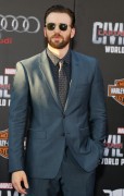 Крис Эванс (Chris Evans) Captain America Civil War Premiere at The Dolby Theatre (Hollywood, April 12, 2016) (176xHQ) 965bb7488134715