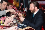 Крис Эванс (Chris Evans) European film premiere of 'Captain America Civil War' at Vue Westfield in London, England (April 26, 2016) (16xHQ) C1fddd488137171