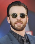Крис Эванс (Chris Evans) Captain America Civil War Premiere at The Dolby Theatre (Hollywood, April 12, 2016) (176xHQ) E5f60a488136595