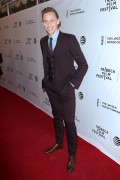 Том Хиддлстон (Tom Hiddleston) 'High-Rise' premiere during the 2016 Tribeca Film Festival in New York City, 20.04.2016 (150xНQ) 7085d8488151241
