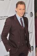 Том Хиддлстон (Tom Hiddleston) 'High-Rise' premiere during the 2016 Tribeca Film Festival in New York City, 20.04.2016 (150xНQ) 93837d488151590