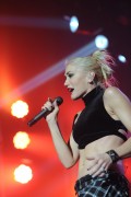 Гвен Стефани (Gwen Stefani) in concert at Mutualite conference center in Paris (13xHQ) 005ea9494767828