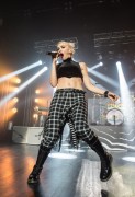 Гвен Стефани (Gwen Stefani) in concert at Mutualite conference center in Paris (13xHQ) 0d17dd494767435