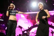 Гвен Стефани (Gwen Stefani) performs Onstage during the 2012 iHeartRadio Music Festival at the MGM Grand Garden Arena in Las Vegas, 21.09.2012 (130xHQ) 3982fb494765158