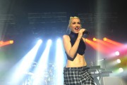 Гвен Стефани (Gwen Stefani) in concert at Mutualite conference center in Paris (13xHQ) 3d1452494767465