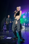 Гвен Стефани (Gwen Stefani) in concert at Mutualite conference center in Paris (13xHQ) 5120c8494767675