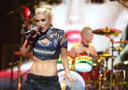 Гвен Стефани (Gwen Stefani) performs Onstage during the 2012 iHeartRadio Music Festival at the MGM Grand Garden Arena in Las Vegas, 21.09.2012 (130xHQ) 55c065494765571
