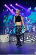 Гвен Стефани (Gwen Stefani) in concert at Mutualite conference center in Paris (13xHQ) 56c129494768189