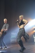 Гвен Стефани (Gwen Stefani) in concert at Mutualite conference center in Paris (13xHQ) 5938a5494766898