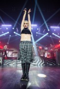 Гвен Стефани (Gwen Stefani) in concert at Mutualite conference center in Paris (13xHQ) 799490494767327