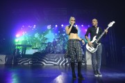 Гвен Стефани (Gwen Stefani) in concert at Mutualite conference center in Paris (13xHQ) Eadf57494767851