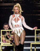 Бритни Спирс (Britney Spears) Performs on stage for her 'Piece Of Me' show at Planet Hollywood Resort in Las Vegas 17.06.2016 - 23xHQ F3347e494762715