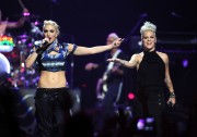 Гвен Стефани (Gwen Stefani) performs Onstage during the 2012 iHeartRadio Music Festival at the MGM Grand Garden Arena in Las Vegas, 21.09.2012 (130xHQ) F449f4494764927