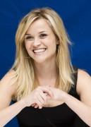 Риз Уизерспун (Reese Witherspoon) How Do You Know NYC Press Conference, 12.07.2010 (118xHQ) 1e2b0f495856056