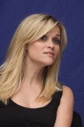 Риз Уизерспун (Reese Witherspoon) How Do You Know NYC Press Conference, 12.07.2010 (118xHQ) 3f6ae8495857012