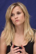Риз Уизерспун (Reese Witherspoon) How Do You Know NYC Press Conference, 12.07.2010 (118xHQ) 7dc05c495856776