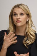 Риз Уизерспун (Reese Witherspoon) Monsters vs. Aliens Beverly Hills Press Conference, 20.03.2009 (76xHQ) Af8dc5495859351