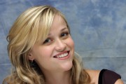 Риз Уизерспун (Reese Witherspoon) Just Like Heaven press conference portraits by Piyal Hosain (Beverly Hills, August 4, 2005) (19xHQ) B51741495856228
