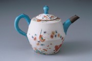 A collection of teapots (1650-1800) 23af33497276153