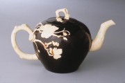 A collection of teapots (1650-1800) 8020be497275881