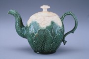 A collection of teapots (1650-1800) C226d9497275552