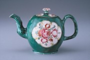 A collection of teapots (1650-1800) F65a63497275598