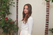 Алисия Викандер (Alicia Vikander) 'The Light Between Oceans' press conference portraits in West Hollywood 28.07.2016 - 9xНQ 156180497755350