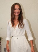 Алисия Викандер (Alicia Vikander) 'The Light Between Oceans' press conference portraits in West Hollywood 28.07.2016 - 9xНQ 3b7bf4497755342
