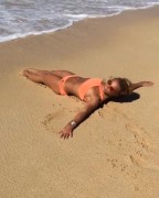 Britney Spears in bikini on beach, August 2016